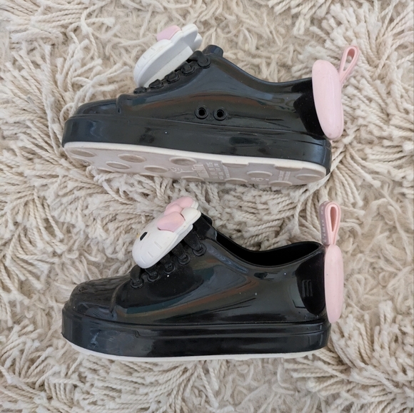 Mini Melissa Toddler Girls Bundle HELLO KITTY Sneakers + Mary Jane's Bow Size 6 - Picture 5 of 8